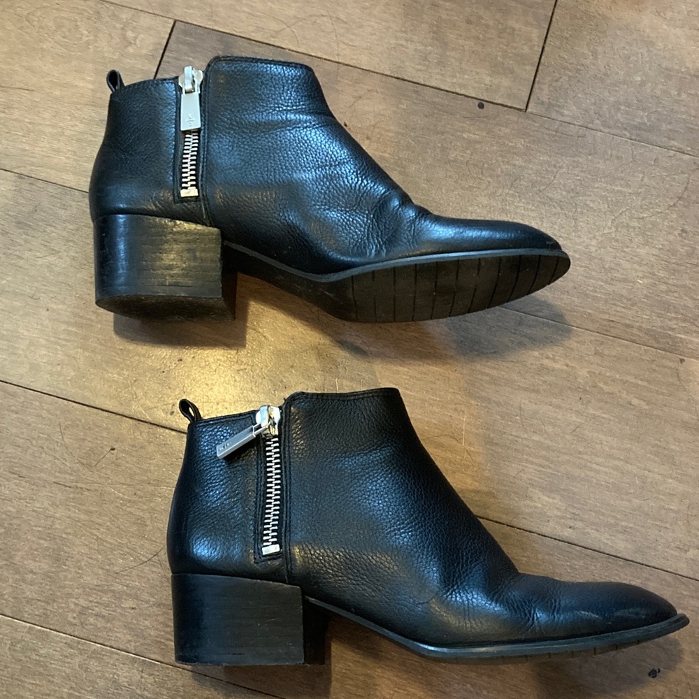 Kenneth Cole Black Leather Boots with Silver Side Zippers